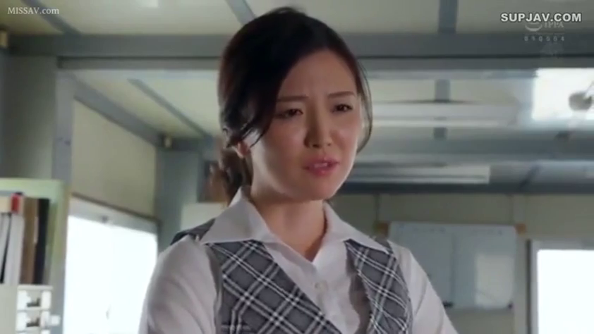 委屈 · 办公室 · 站立 · ビジネススーツ · 近景 · 剧照 · 訴く · 办公器材