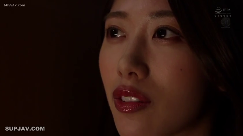 室内 · 迷離 · 注視 · 特写 · 仰视 · 唇部