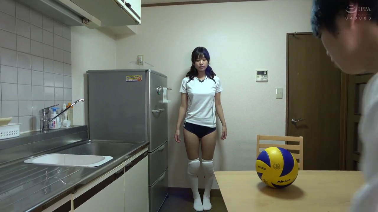 全身 · 站立 · 厨房 · 平淡 · 对峙 · 排球 · 排球服 · 制服系列