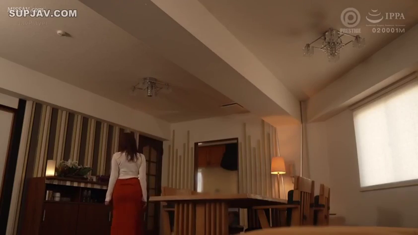 リビング · 遠景 · 家具 · 背中 · 走动 · 白色上衣与长裙 · 室内装修