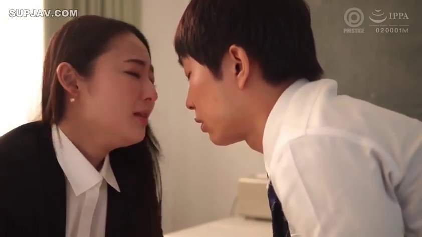 脸部特写 · 办公室 · 面对面 · 哭泣 · 悲伤 · OL剧情 · 职业西服