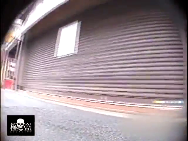 模糊 · 户外街道 · 静态 · 卷帘门 · 低角度俯瞰