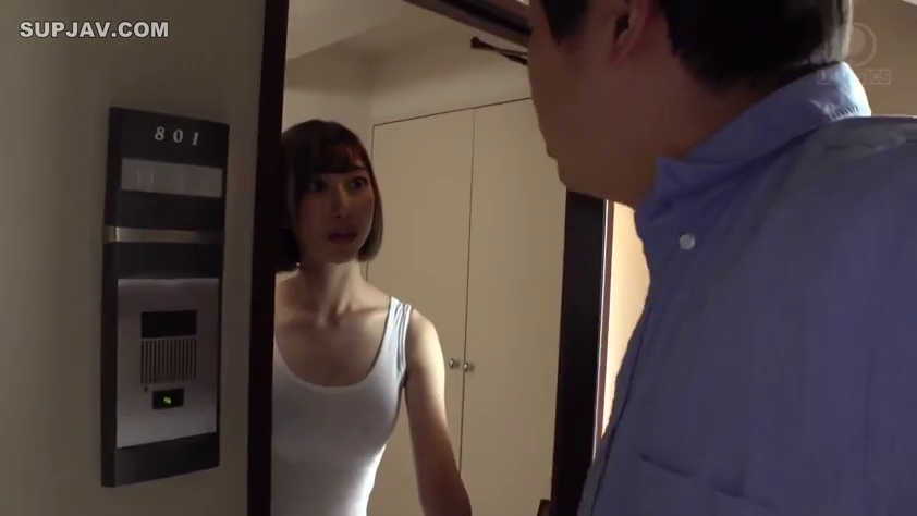 顔 · 站姿 · 白いタンクトップ · プロット · 对视 · 惊讶 · 门口 · 门牌