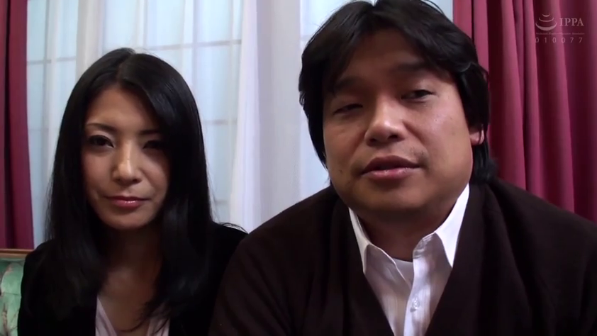 室内 · 平静 · 并排坐 · 职业装 · 访谈 · 素人 · 胸部以上