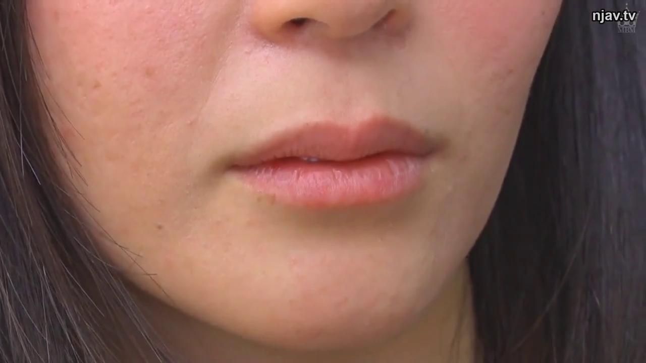 室内 · 静止 · 正面 · 皮肤细节 · 嘴部特写