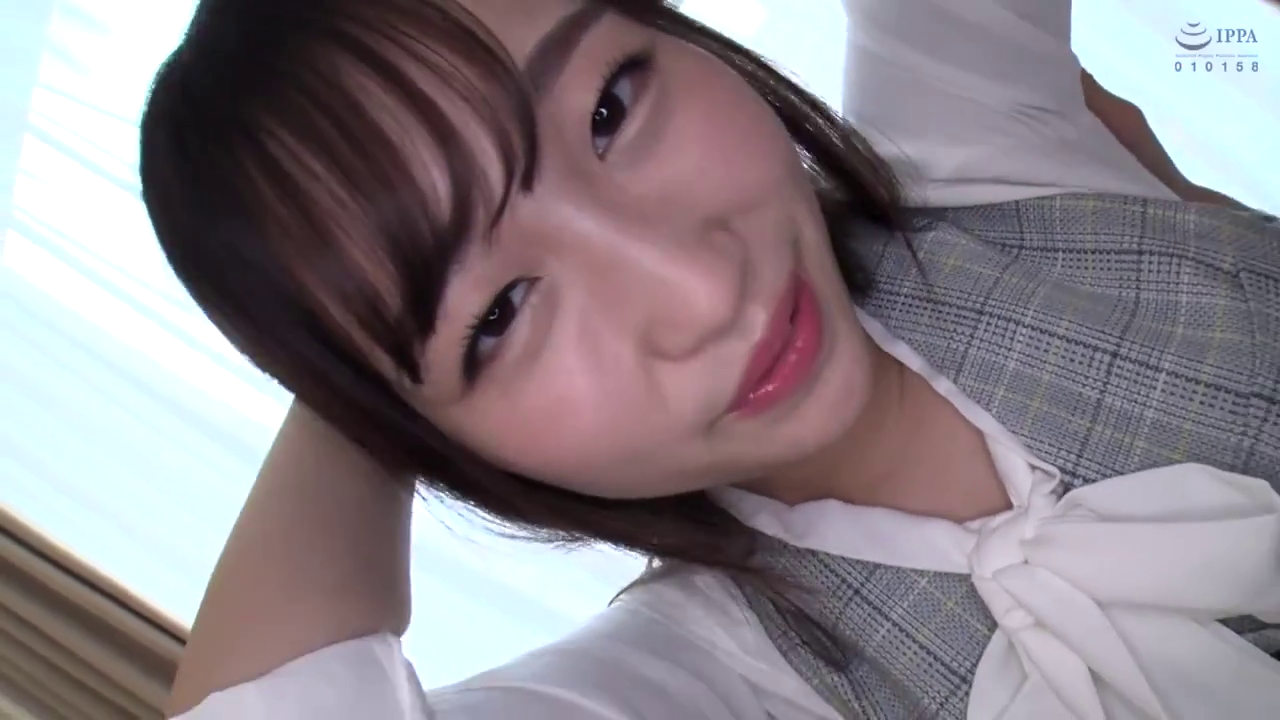 室内 · 俯身 · 脸部特写 · 微笑 · 对视 · POV视角 · 学院风制服