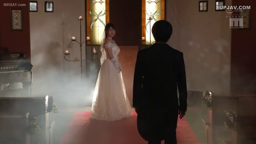 站立 · 全景 · 回眸 · 微笑 · 婚纱 · 蜡烛 · 烟雾 · 教堂