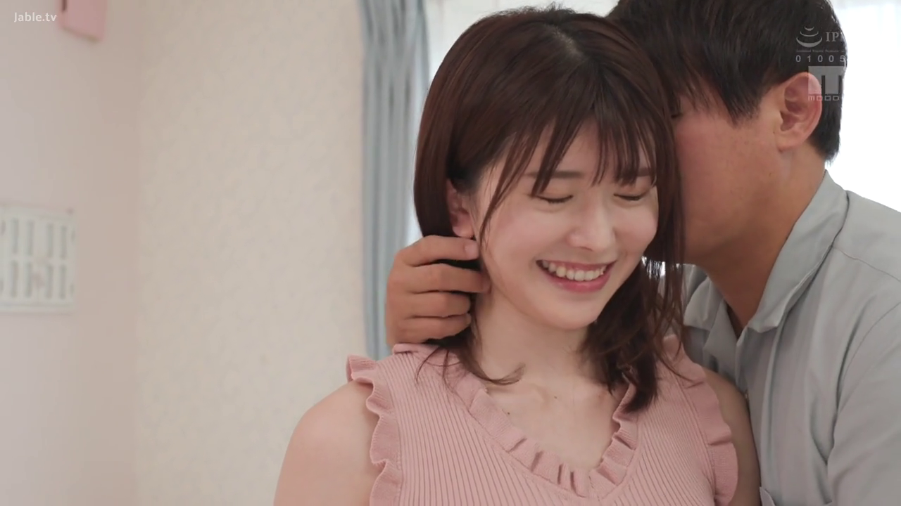 室内 · 羞涩 · 粉色背心 · 近景 · 调情 · 亲密互动 · 依偎