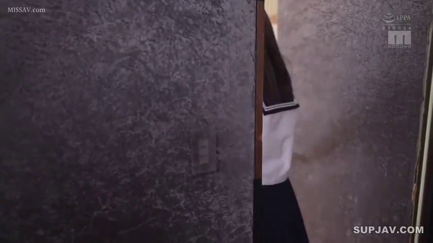 室内 · 站立 · 中景 · 水手服 · 窥视 · 黑长直 · 推拉门