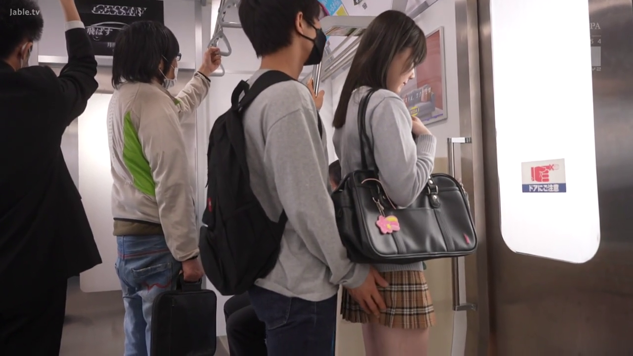 Medium shot · Standing Posture · indecent assault · JK Uniform · 痴汉 · 背包 · 电车