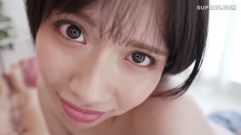 Indoor · 平静 · 面部特写 · Stare · Nudity · Extreme close-up · 贴近镜头