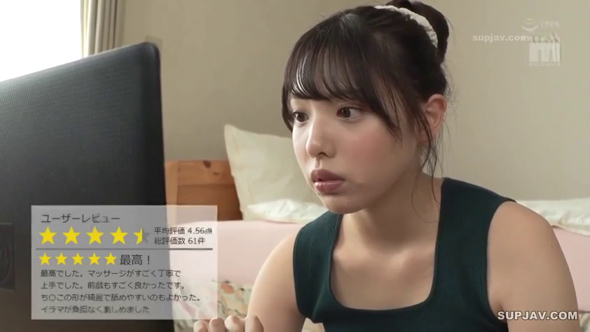 坐姿 · 脸部 · 专注 · 卧室 · 电脑 · 背心 · 看屏幕 · 评价信息