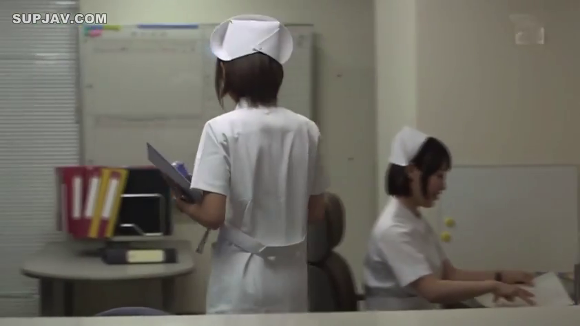 站立 · 护士服 · 全景 · 平静 · 档案盒 · 办公 · 职场 · 护士站