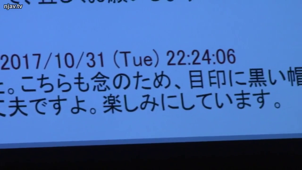 文字特写 · 显示器 · 信息展示 · 屏幕显示 · 日文对话内容