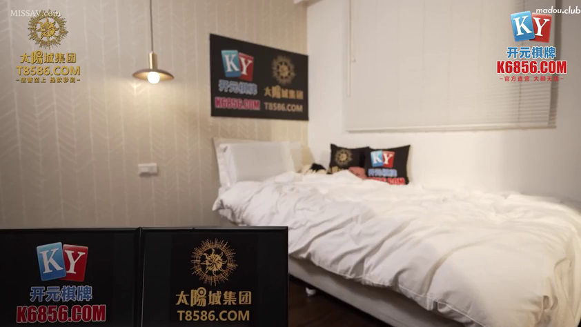 全景 · 酒店卧室 · ダブルベッド · 博彩广告