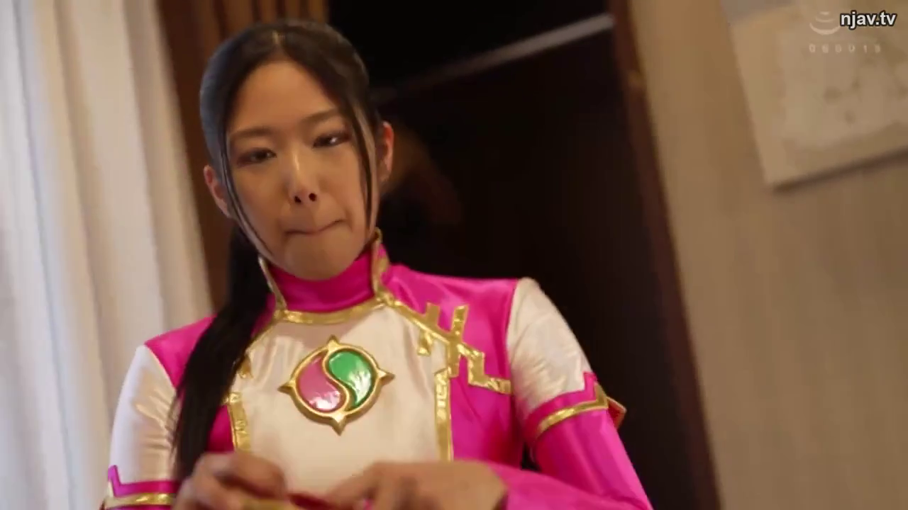 室内 · 真剣 · ロールプレイング · 站立 · 上半身 · 准备 · 战队服