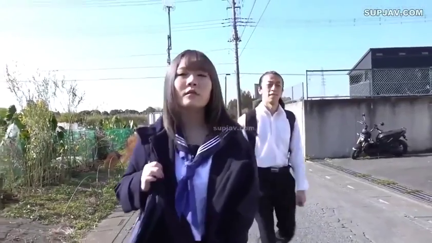 中景 · 平凡 · 自然光 · リュックサック · 学生装 · 走动 · 路边 · 归途