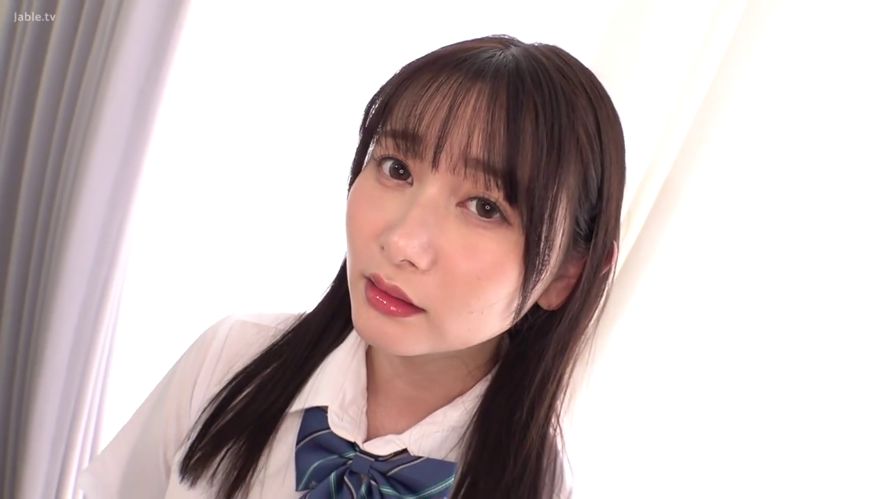 室内 · 平静 · 面部特写 · 对视 · JK制服 · 清纯 · 窗帘 · 俯拍