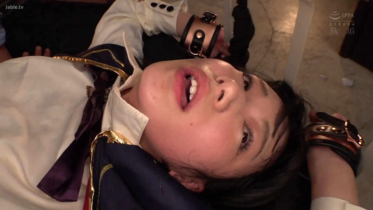 室内 · 脸部 · 学生制服 · SM · 束缚 · 挣扎 · 躺卧 · 皮具