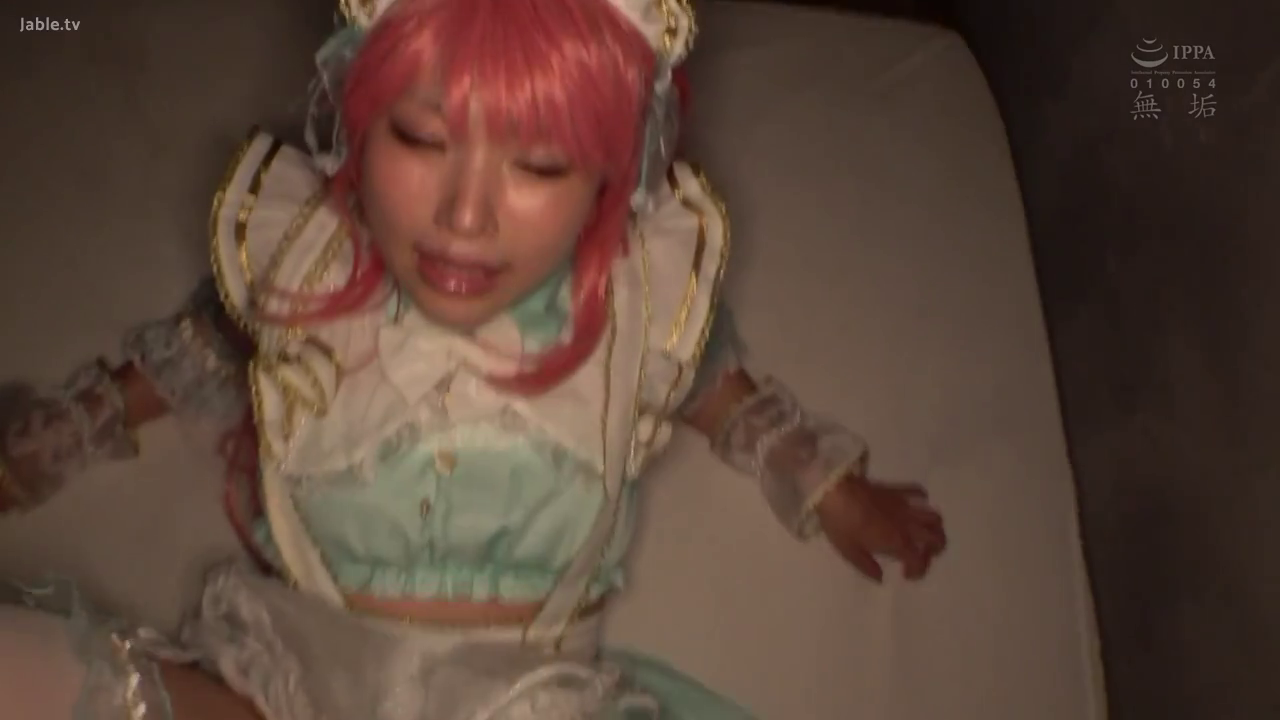 迷离 · 仰卧 · 面部特写 · 床上 · 女仆装 · 发带 · 粉色长发 · 受孕姿势