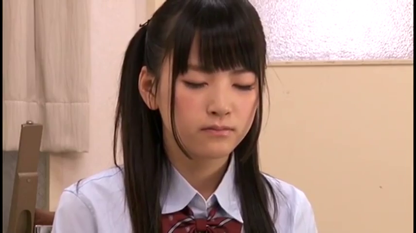 室内 · 坐姿 · 忧郁 · 特写 · JK制服 · 双马尾 · 闭目