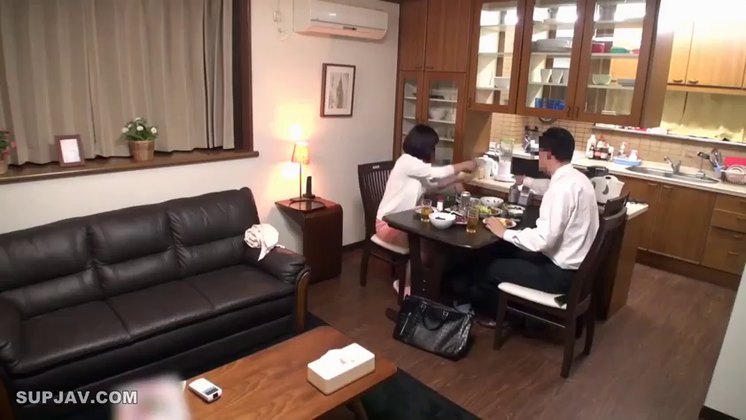 全景 · 自然 · 餐厅 · 进食 · 对坐 · 餐具 · 职业衬衫 · 居家生活