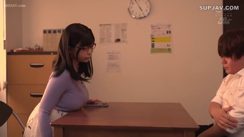 室内 · 座り姿勢 · 会話 · 真剣 · 紫色上衣 · 办公室 · オフィスデスク · 中景