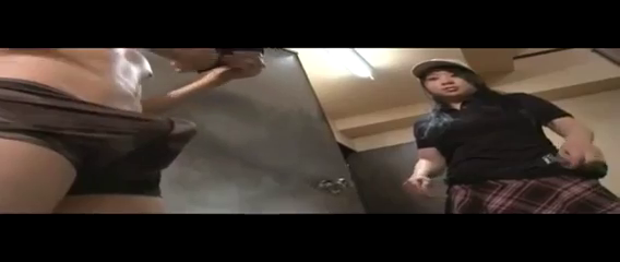 室内 · 一人称視点 · 站立 · 制服 · 注視 · 仰拍 · 冷静 · 帽子