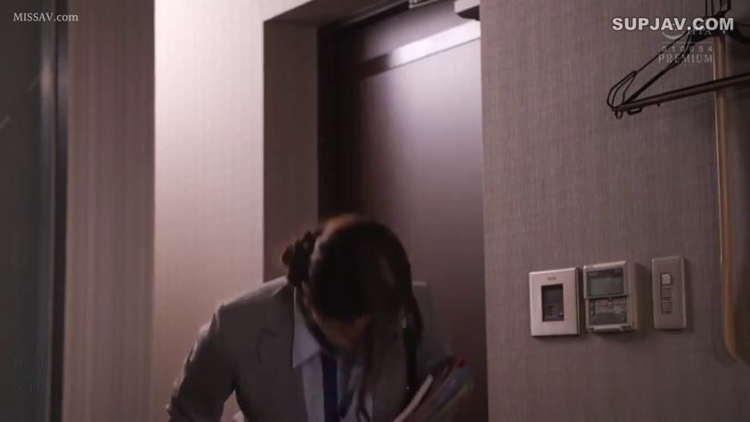 腰を曲げる · ビジネススーツ · 走廊 · 行走 · 上半身 · OL · ハンガー