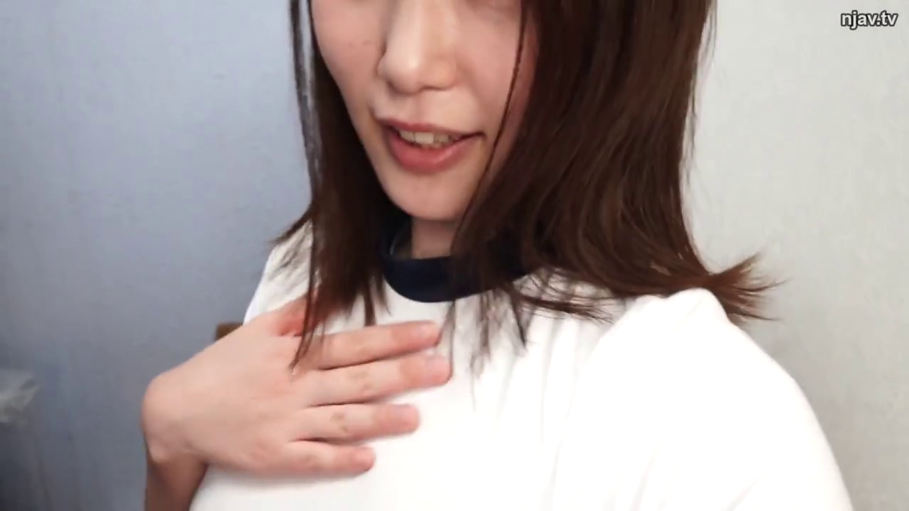 室内 · 胸部 · 展示 · 微笑 · 体操服 · 正面に立って · 自拍视角