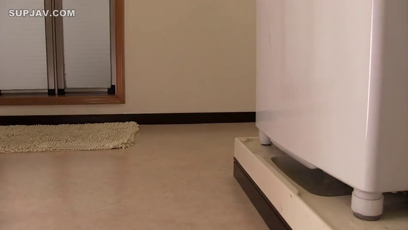 洗衣机 · 洗衣间 · 空镜头 · 地面特写