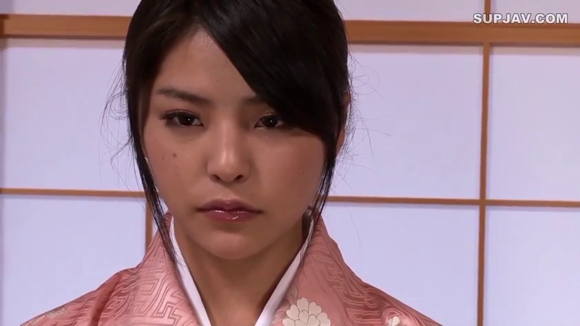 忧郁 · 脸部 · 和室 · 对视 · 正面 · 和服 · 肖像