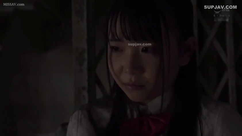 室内 · 坐姿 · 忧郁 · 脸部 · 学生制服 · 凝视 · 昏暗