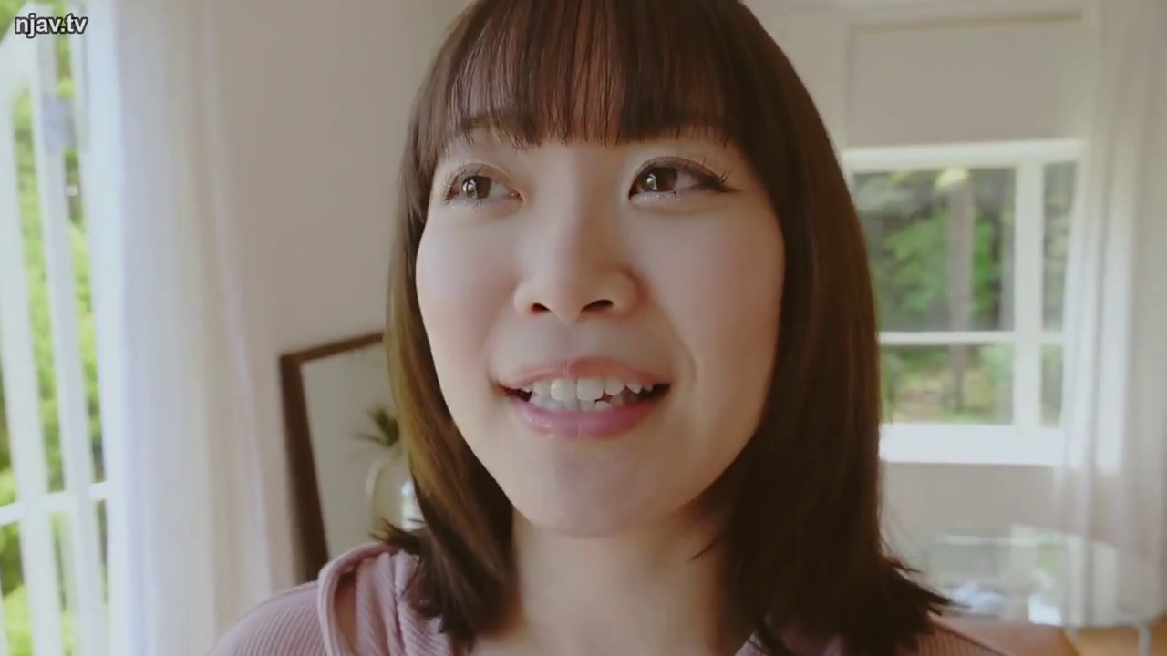 Indoor · 面部 · Smile · Pink top · 开心 · Lifestyle · 正对镜头