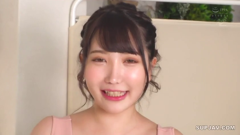 室内 · 面部 · 微笑 · ピンクのベスト · 正面 · 齐刘海