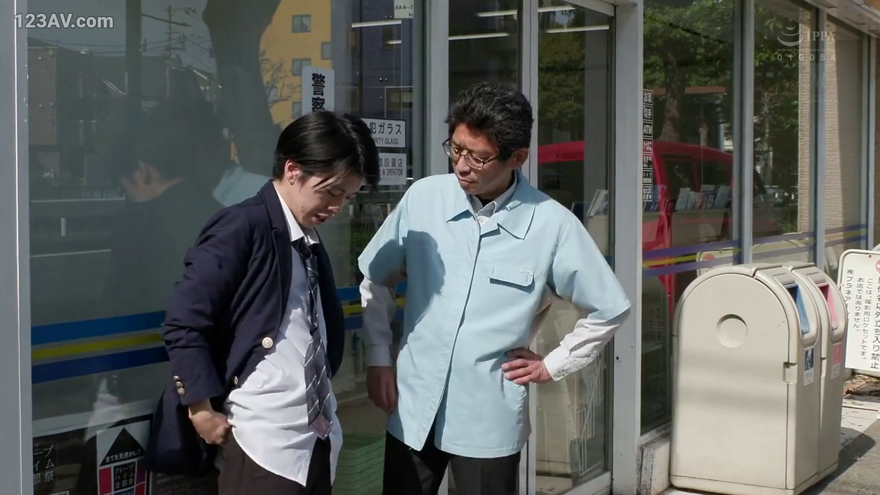 交谈 · 严肃 · 眼镜 · 站立 · 中景 · 制服 · 街道 · 垃圾桶