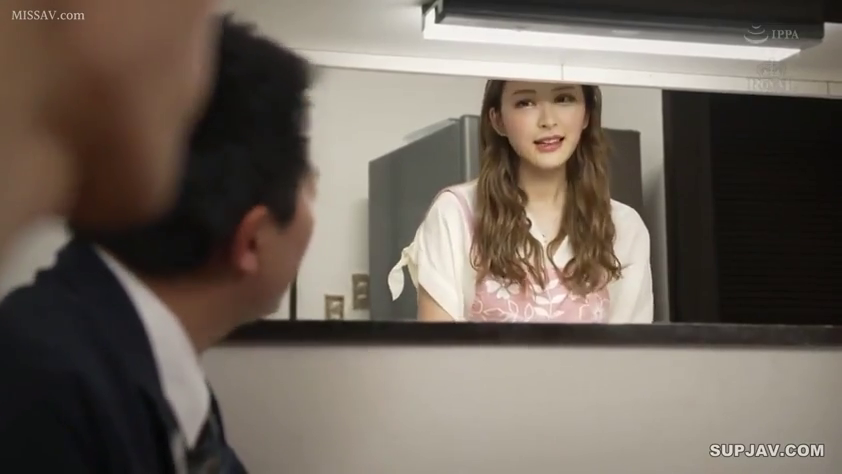 Stand · Smile · Half-body close-up · 居家 · Kitchen · 照镜子 · Apron · 镜子