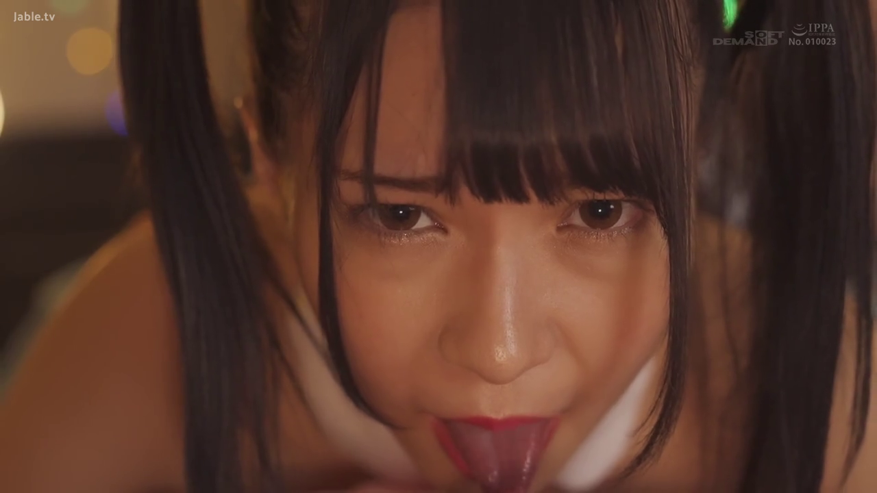 室内 · 面部 · 裸体 · 诱惑 · 双马尾 · 俯视 · 吐舌