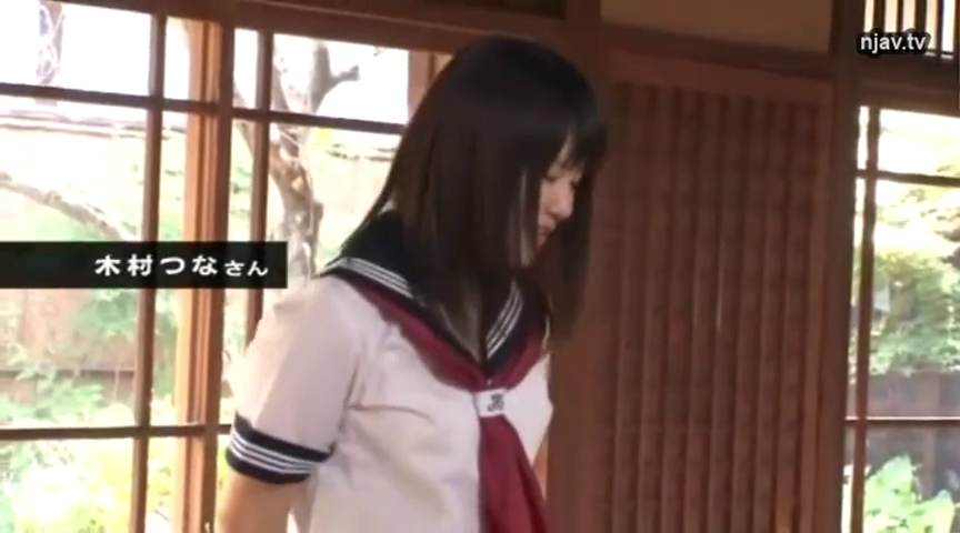 低头 · 和室 · 中景 · 站姿 · 平静 · 水手服 · 长发