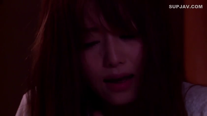 室內 · 臉部特寫 · 陶醉 · 仰头 · 呻吟 · 暗光 · 吊帶