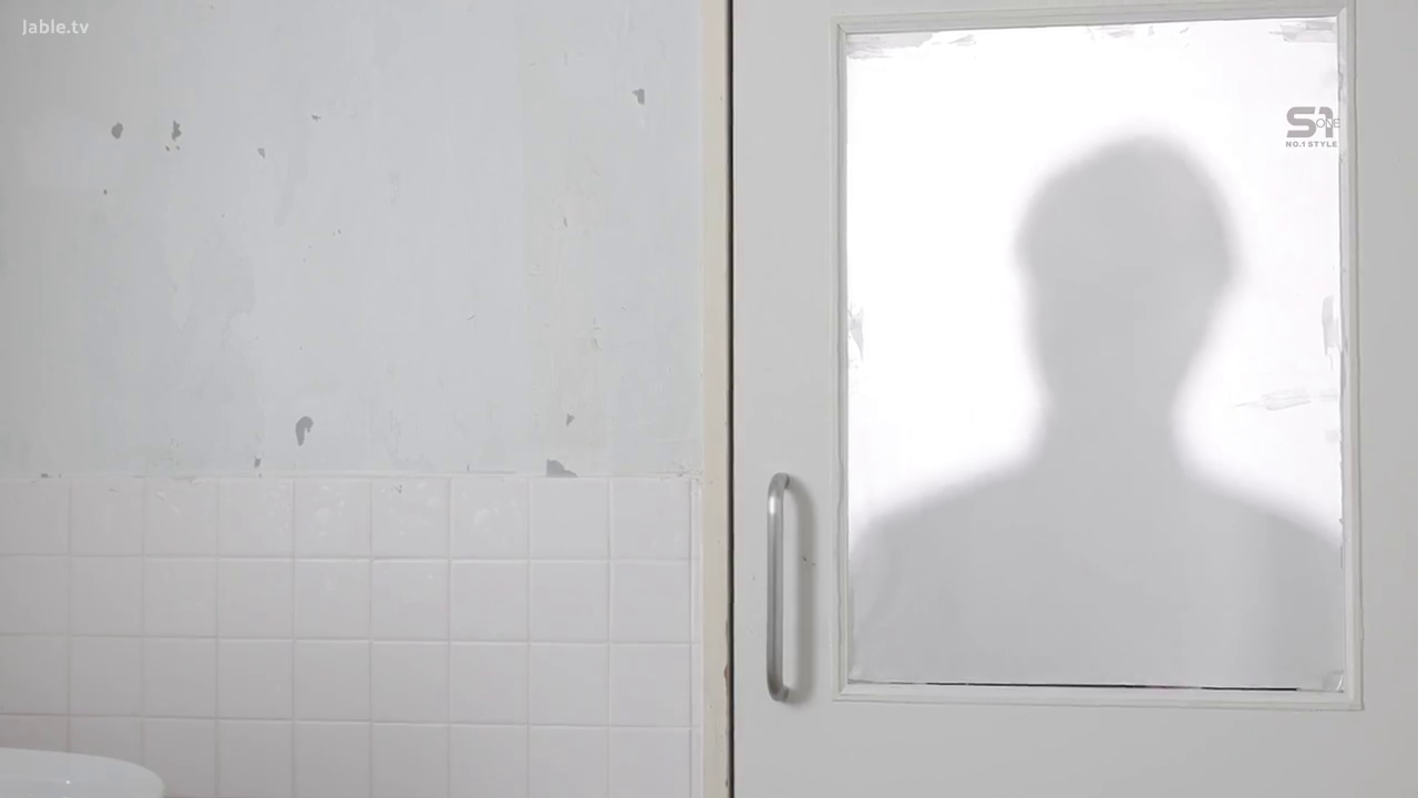 站姿 · 门口 · 窥视 · 剪影 · 磨砂玻璃门 · 悬疑