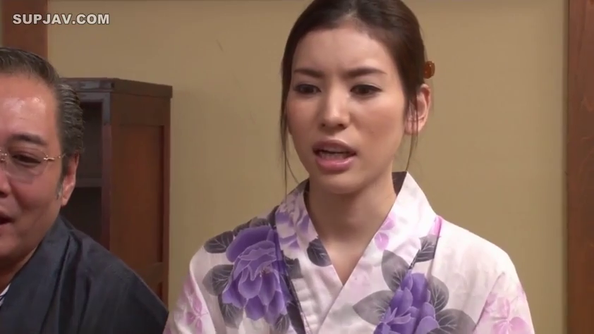 严肃 · 眼镜 · 脸部特写 · 对话 · 谈话 · 正面 · 和服 · 传统室内