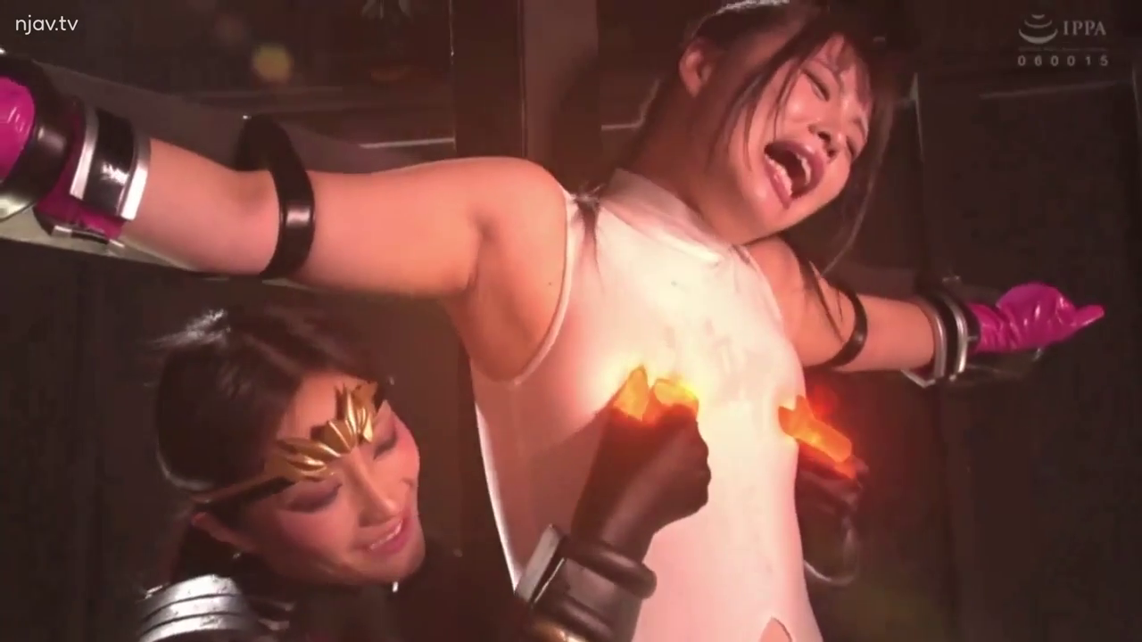 揉乳 · 角色扮演 · 上半身 · 痛苦 · 手套 · 十字架束缚 · 地牢 · 白色紧身衣