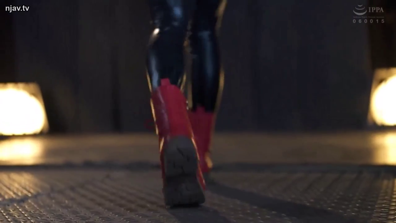 室内 · 特写 · 行走 · 足部 · 漫步 · 皮裤 · 红靴