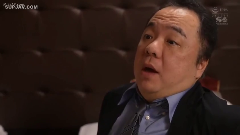 室內 · 臉部特寫 · 大叔 · 西装领带 · 惊叹 · 半卧 · 张口惊讶