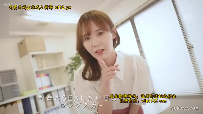 办公室 · 站立 · 半身特写 · 嘘声手势 · 妩媚 · OL · 资料盒 · 白色短袖衬衫