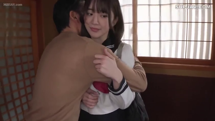 制服 · 和室 · 抱擁 · 上半身 · 学生 · 相拥 · 书包 · 含笑