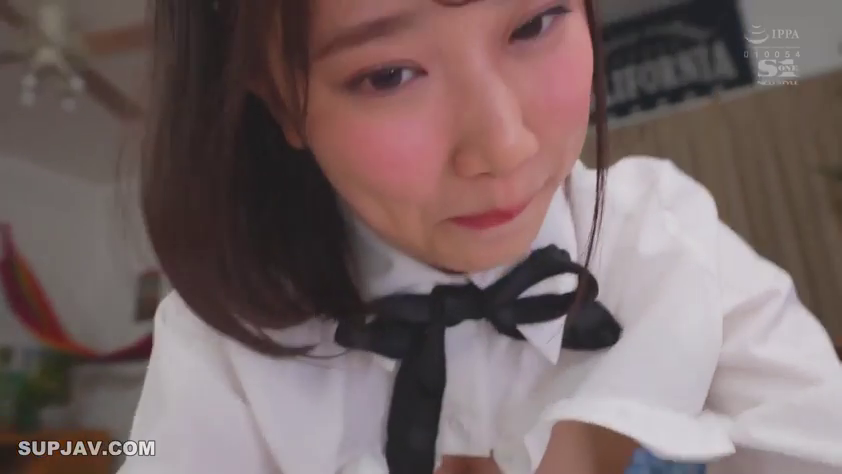 室内 · 领结 · 第一人称视角 · 面部特写 · 注视镜头 · 俯身倾斜 · 黑色领结 · 羞涩脸红