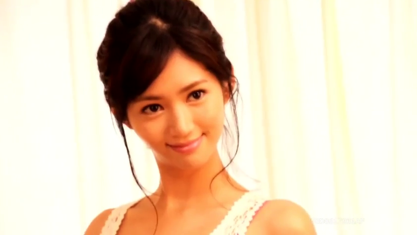 室内 · 面部 · 侧身 · 微笑 · 白色背心 · 诱惑 · 写真