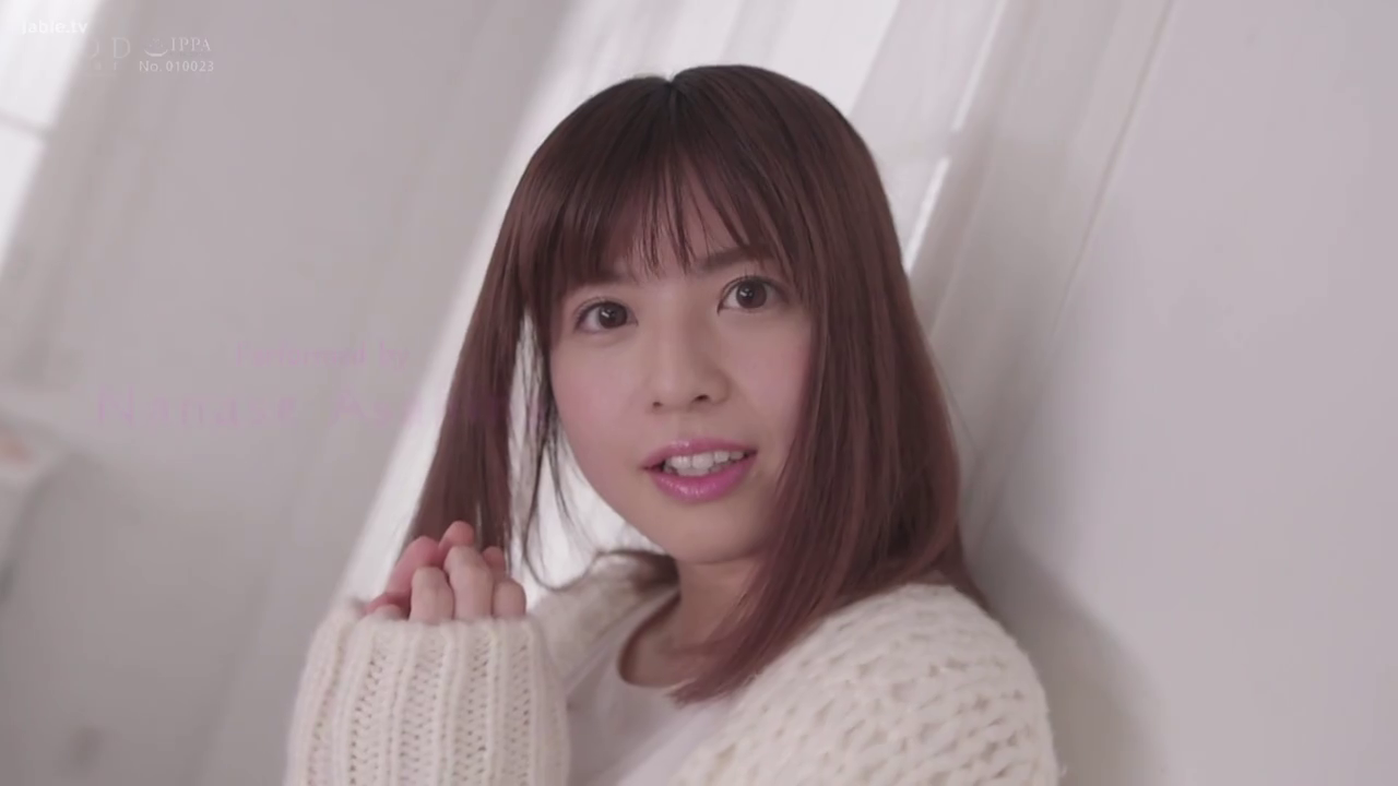 面部 · 甘美 · 站立 · 微笑 · 窗边 · 白色针织衫 · 清新